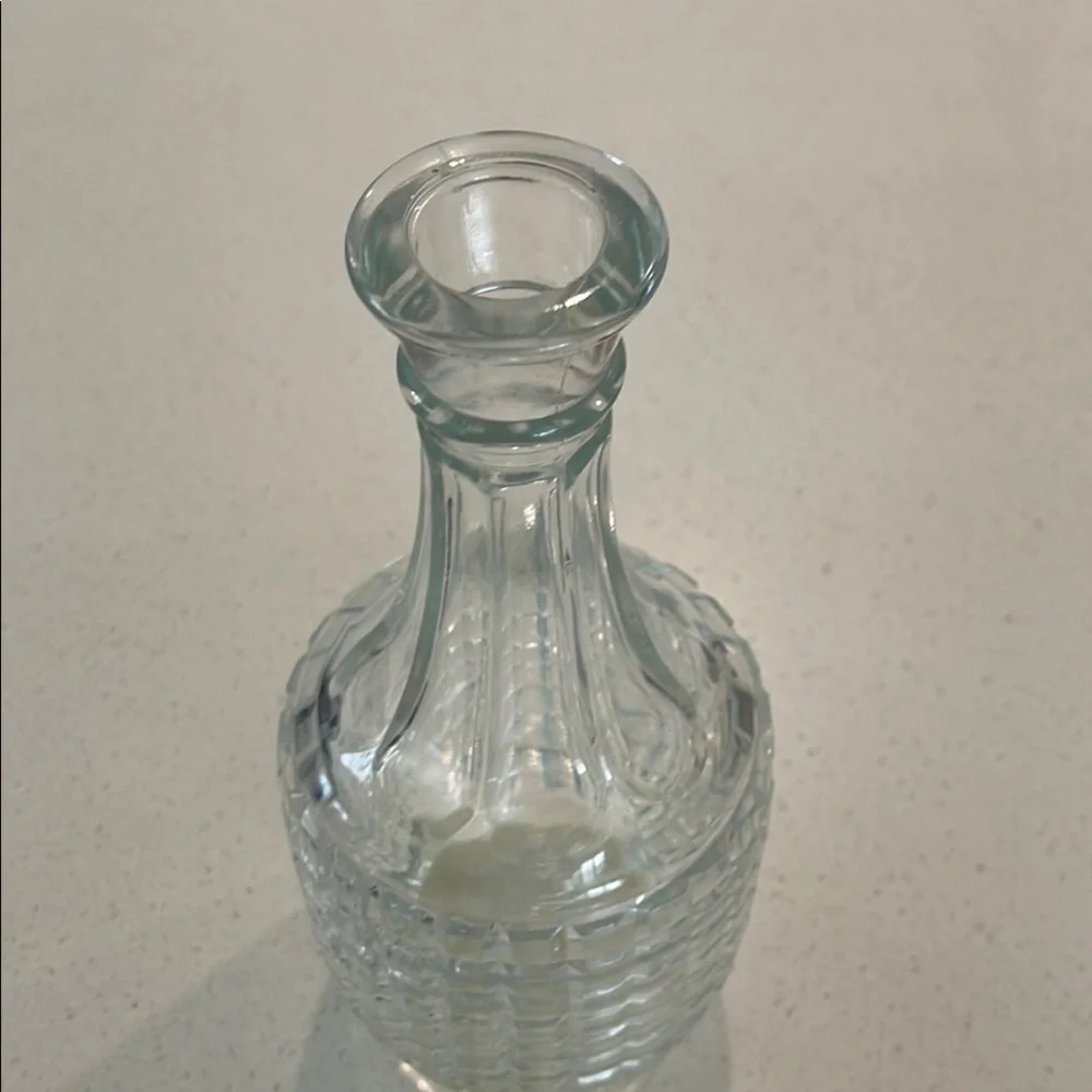 Elegant White Geometric Bar Decanter